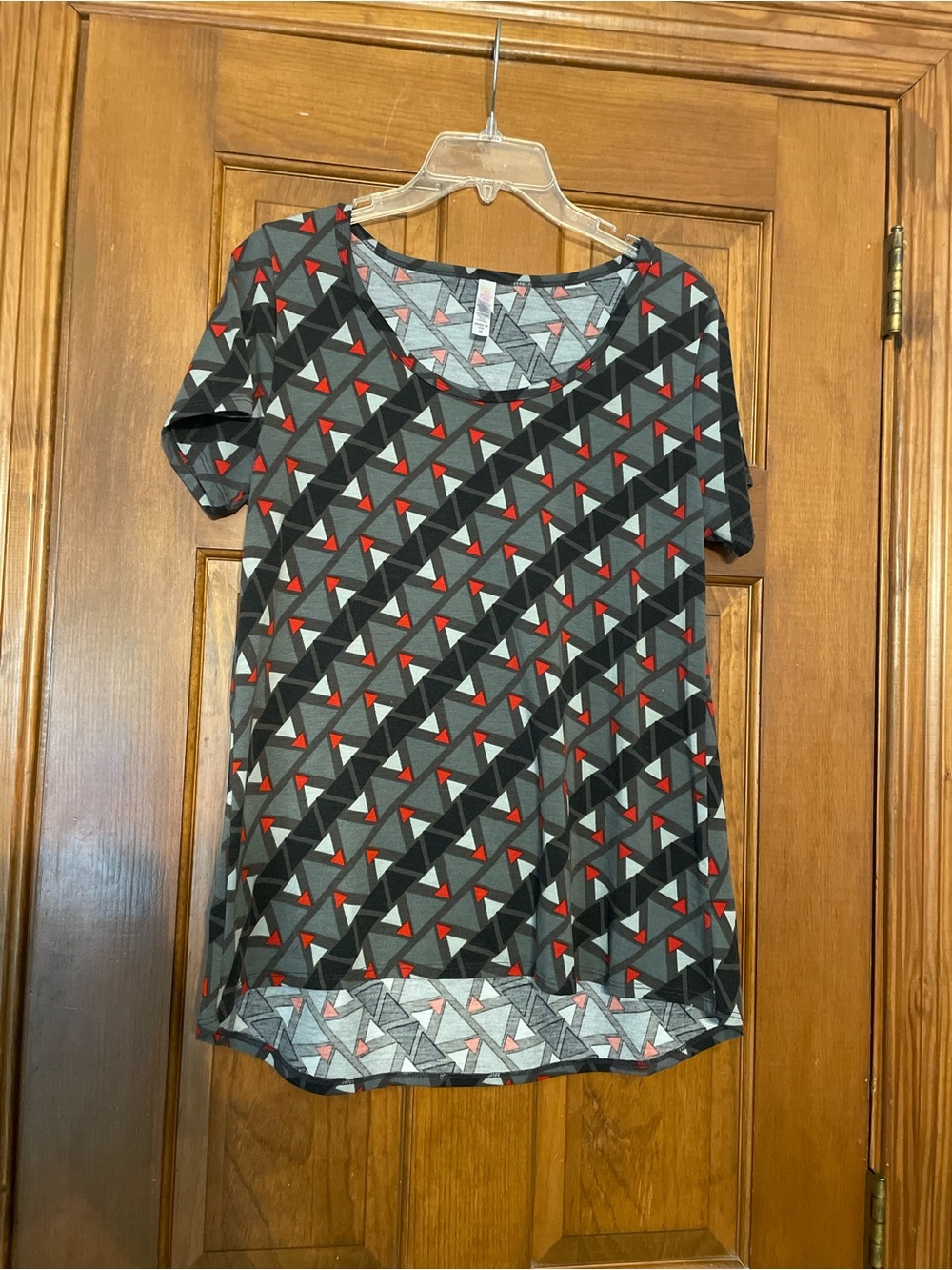 LuLaRoe Women’s Short Sleeve Scoop Neck Top in Black, Gray & Red, Size Medium